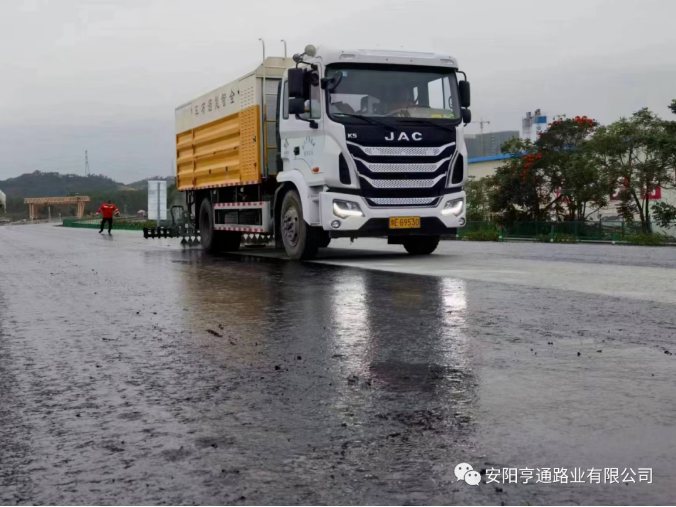 祝賀我司深汕西項(xiàng)目透層、封層試驗(yàn)段圓 滿成功